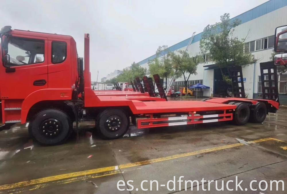 Dongfeng Flatbed Transport Vehicle